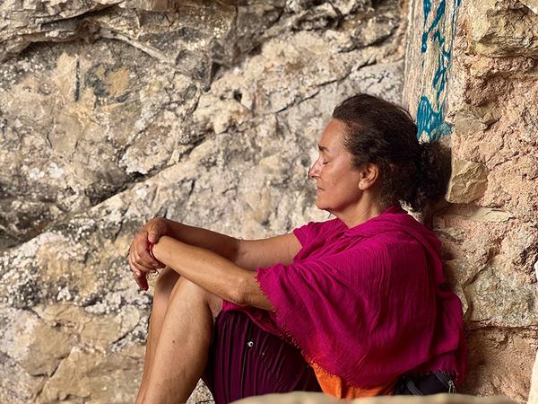 Meditating in the caves of Arunachala